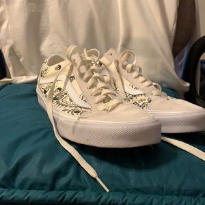 Vans off-white skulls shoes